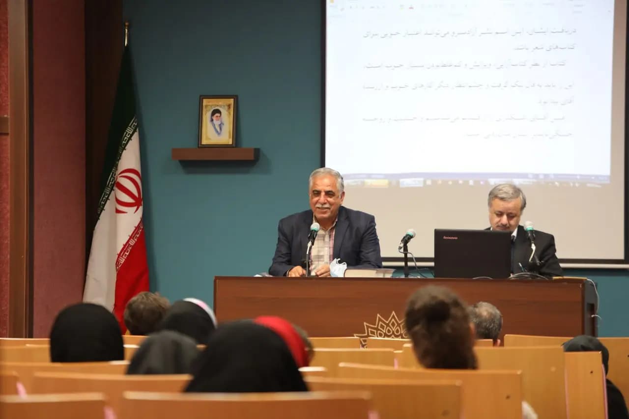 نشست نقد و بررسی مجموعه شعر «ابزورد» در حوزه هنری خراسان رضوی