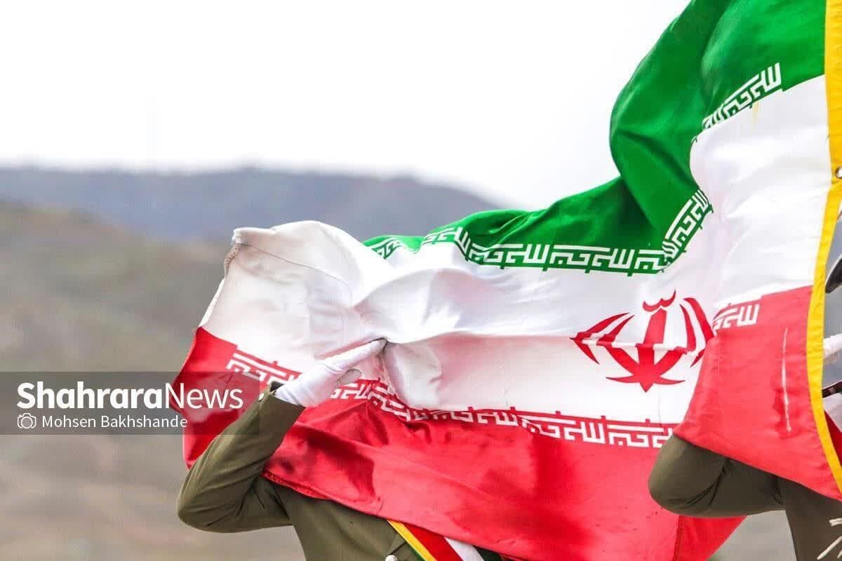 ماجرای عکسی که سال‌هاست با حس وطن‌دوستی گره خورده است