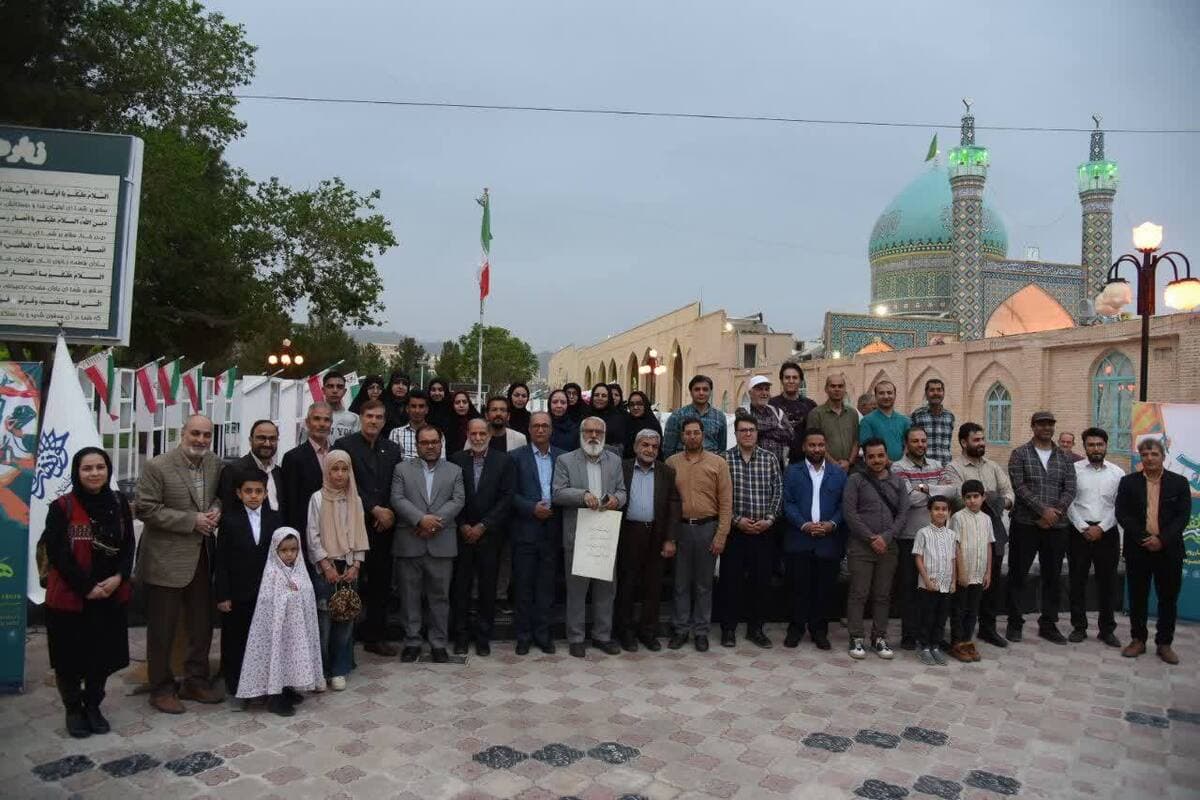 هفته هنر با غبارروبی و گرامیداشت شهدا آغاز شد. +تصویر