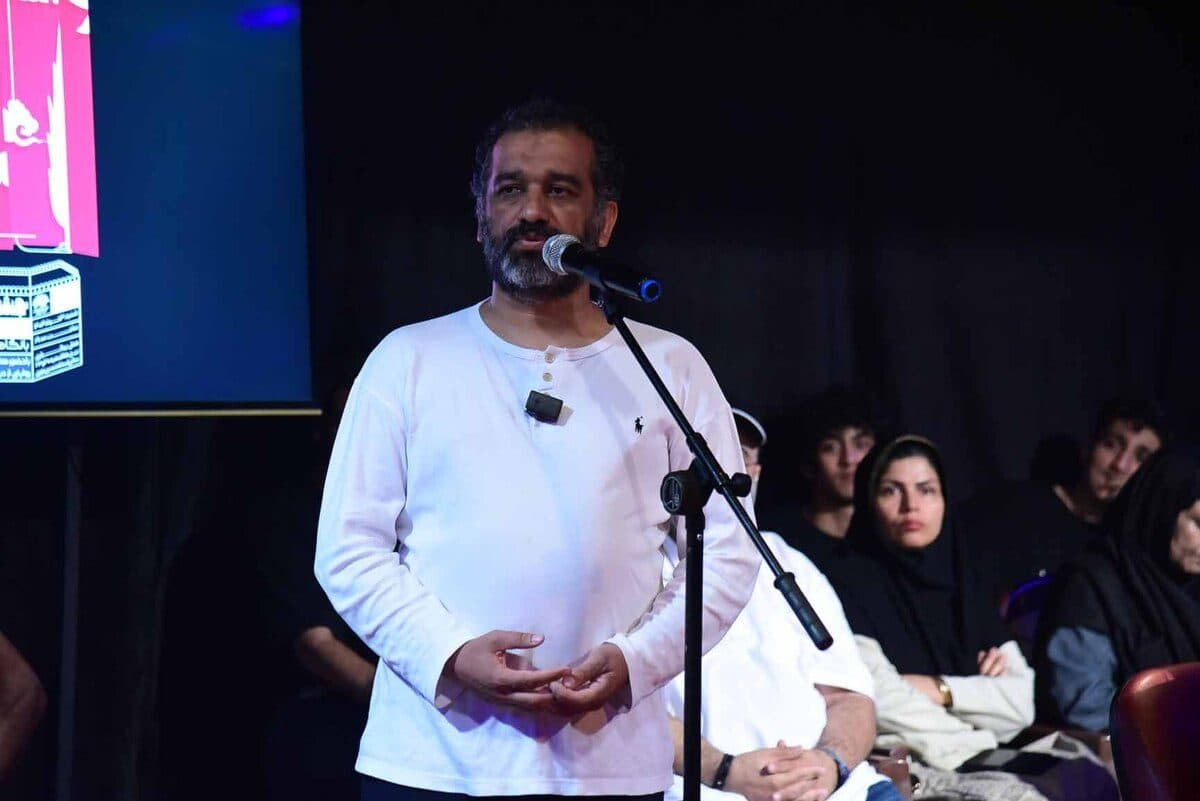 این سالن خانه هنرمندانی است که دغدغه ایران و انقلاب دارند