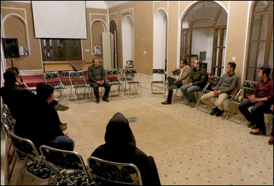 نمایش «آرسنیک و تور کهنه» در حوزه هنری یزد پخش و تحلیل شد