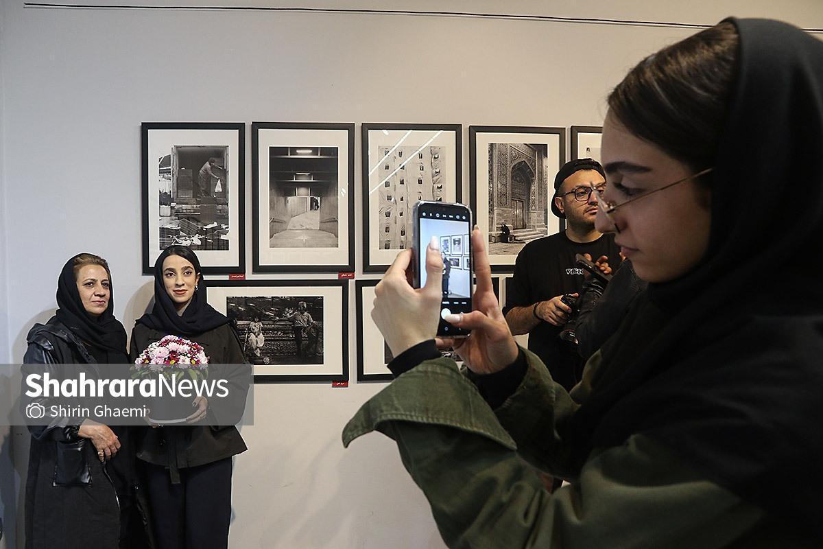 گزارش تصویری | نمایشگاه گروهی عکاسی خیابانی در نگارخانه اشراق مشهد