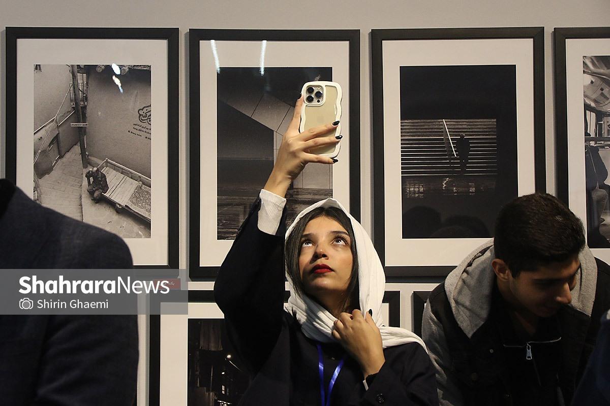 گزارش تصویری | نمایشگاه گروهی عکاسی خیابانی در نگارخانه اشراق مشهد