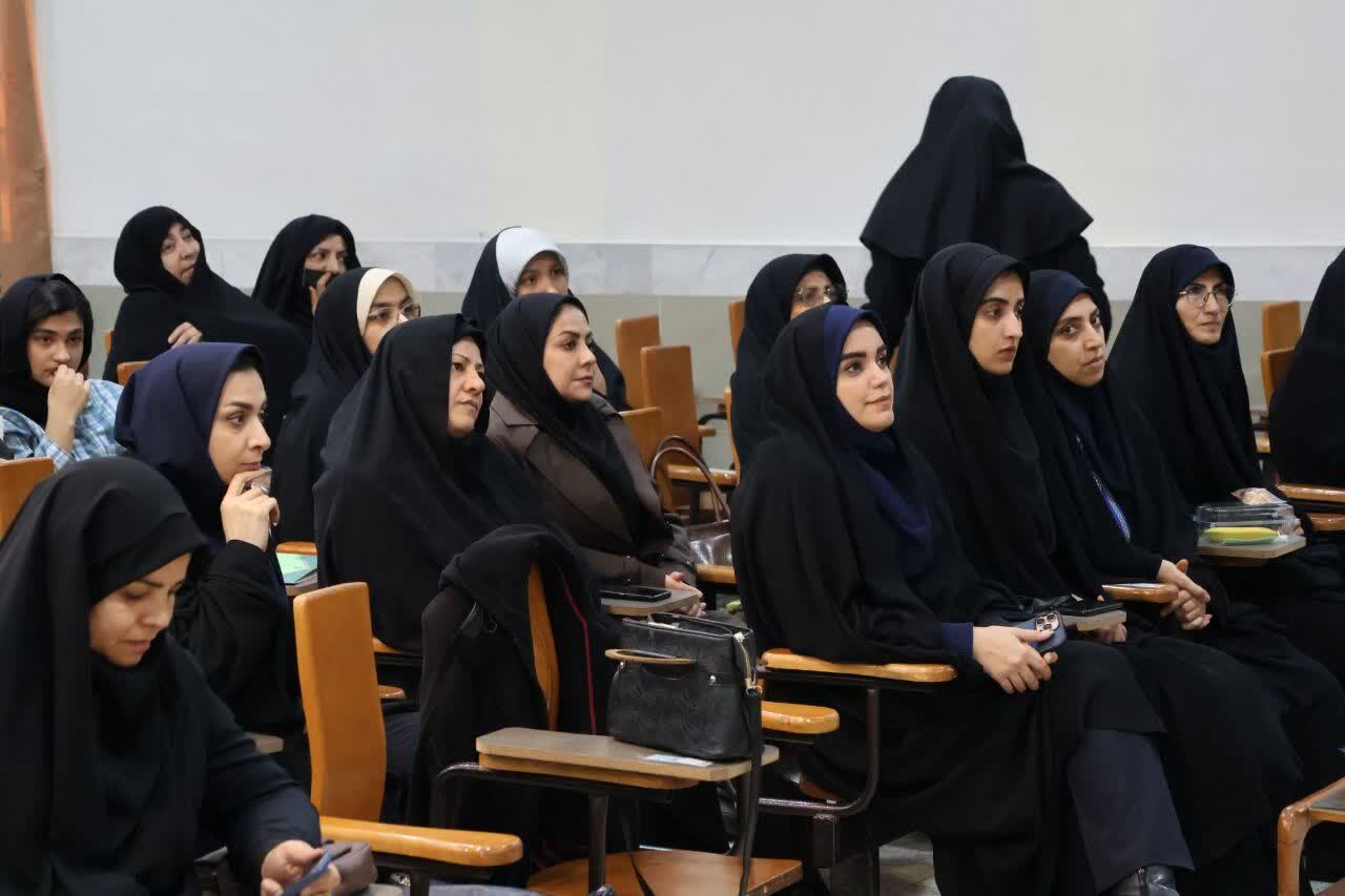 عصر شعر دانش‌آموزی در مشهد برگزار شد