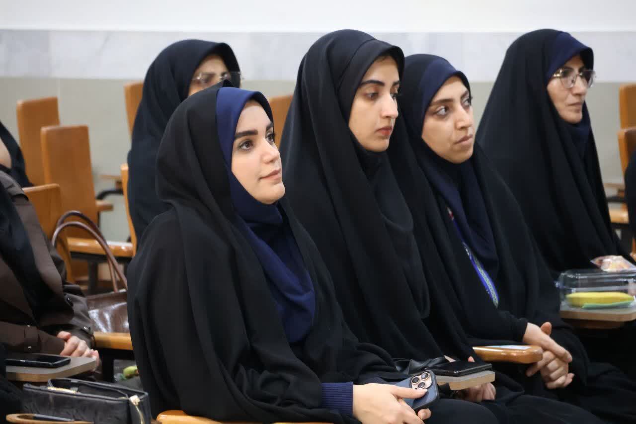 عصر شعر دانش‌آموزی در مشهد برگزار شد