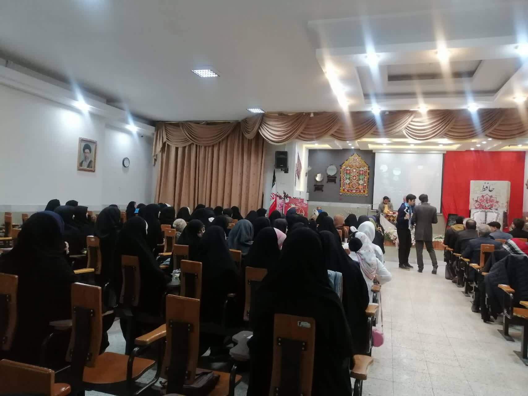 عصر شعر دانش‌آموزی در مشهد برگزار شد