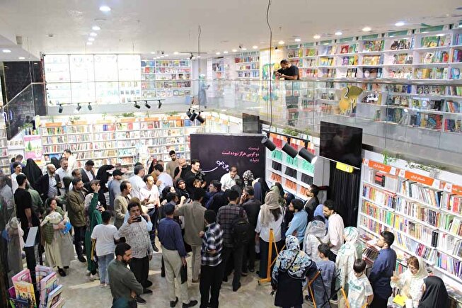 جشن امضای کتاب فاضل نظری در مشهد برگزار شد+ تصویر