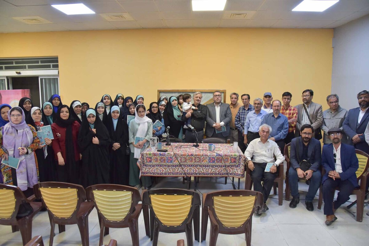 رونمایی از کتاب پیشانی نوشت +تصویر