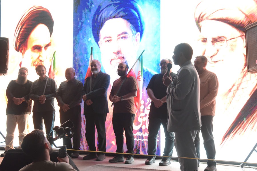 چهرههای هنر انقلاب اسلامی خراسان رضوی در دو سال گذشته معرفی شدند. چهرههای هنر انقلاب اسلامی خراسان رضوی در دو سال گذشته معرفی شدند.