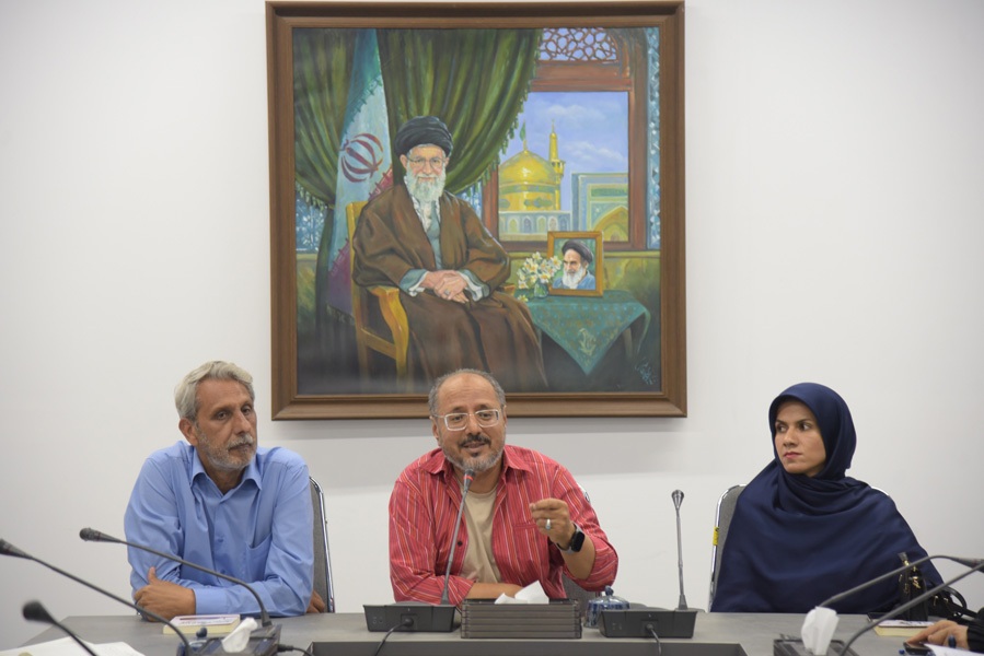 جلسه نقد و بررسی کتاب «اینجا جای کسی خالی است...» در مشهد برگزار شد جلسه نقد و بررسی کتاب «اینجا جای کسی خالی است...» در مشهد برگزار شد