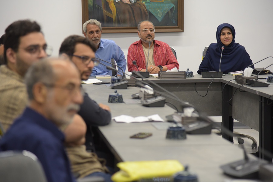 جلسه نقد و بررسی کتاب «اینجا جای کسی خالی است...» در مشهد برگزار شد جلسه نقد و بررسی کتاب «اینجا جای کسی خالی است...» در مشهد برگزار شد
