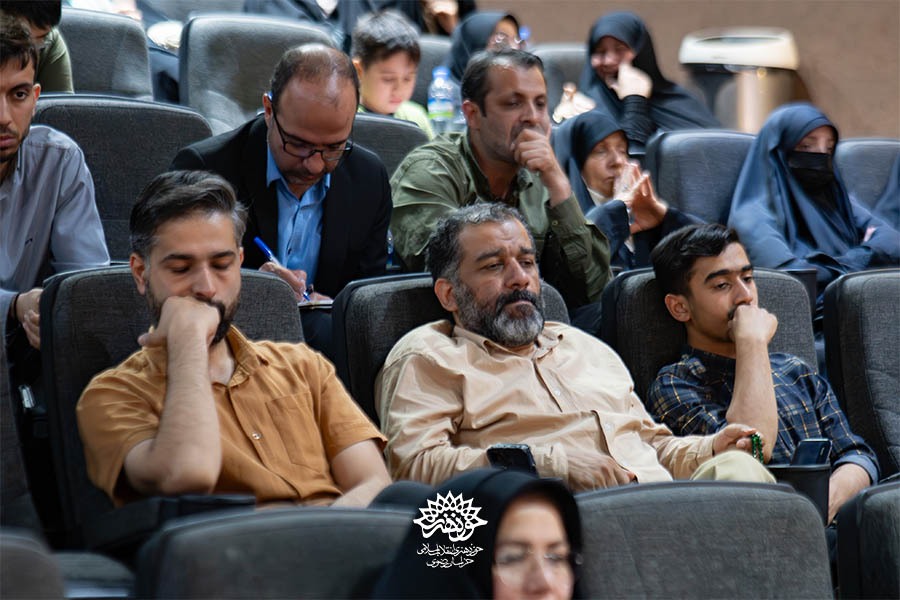اکران مستند «شاخه‌ای روی آب» در مشهد +تصویر