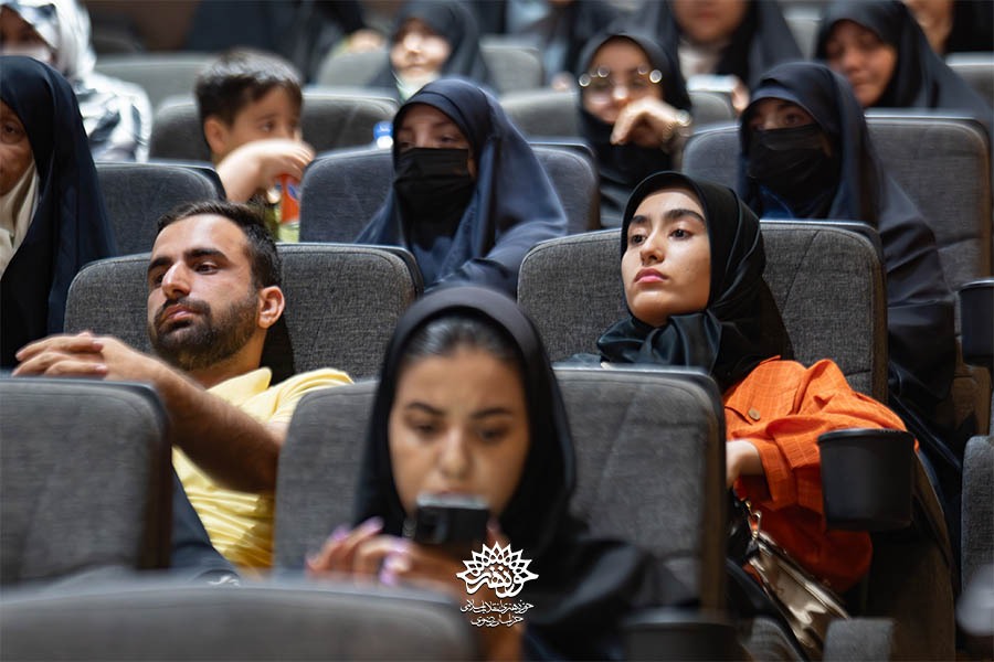 اکران مستند «شاخه‌ای روی آب» در مشهد +تصویر