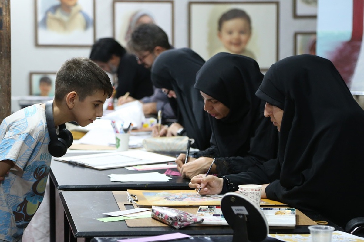 نذر هنر در نمایشگاه مجاهد خستگی ناپذیر به مناسبت چهلم تدفین آقای شهید ایران