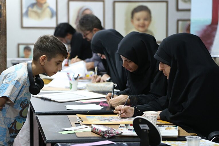 نذر هنر در نمایشگاه مجاهد خستگی ناپذیر به مناسبت چهلم تدفین آقای شهید ایران