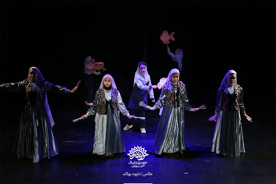 رونمایی پوستر نمایش «دختری که خواب را نوشید»