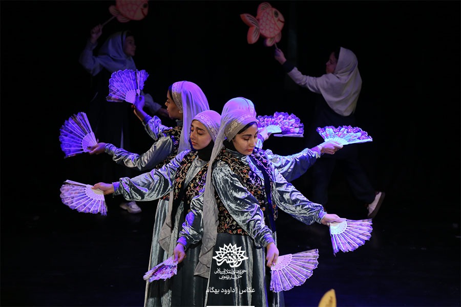 رونمایی پوستر نمایش «دختری که خواب را نوشید»