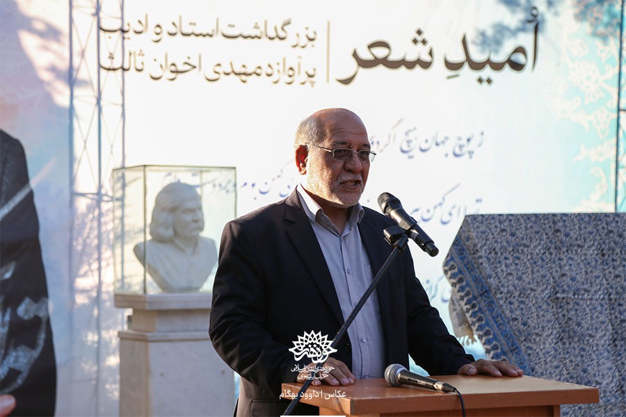 مراسم گرامیداشت سالروز درگذشت مهدی اخوان ثالث در آرامگاه فردوسی برگزار شد