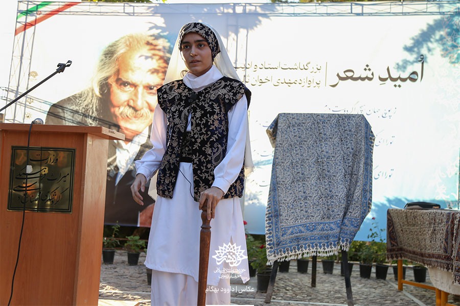 مراسم گرامیداشت سالروز درگذشت مهدی اخوان ثالث در آرامگاه فردوسی برگزار شد