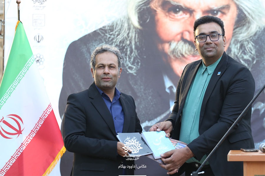 مراسم گرامیداشت سالروز درگذشت مهدی اخوان ثالث در آرامگاه فردوسی برگزار شد