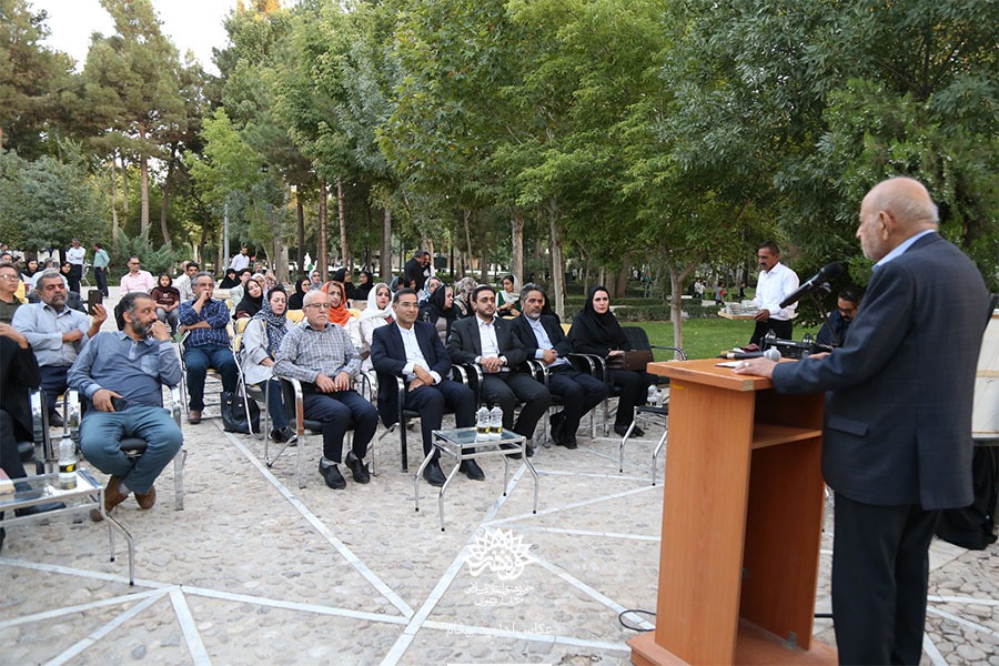 مراسم گرامیداشت سالروز درگذشت مهدی اخوان ثالث در آرامگاه فردوسی برگزار شد