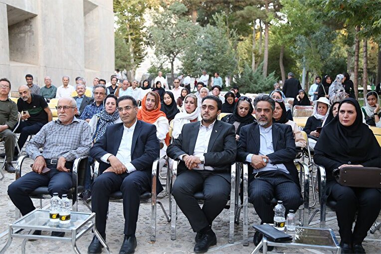 مراسم گرامیداشت سالروز درگذشت مهدی اخوان ثالث در آرامگاه فردوسی برگزار شد+ گزارش تصویری
