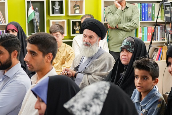 کتاب «من همین رضا سنجرانی را دوست دارم» در مشهد رونمایی شد کتاب «من همین رضا سنجرانی را دوست دارم» در مشهد رونمایی شد