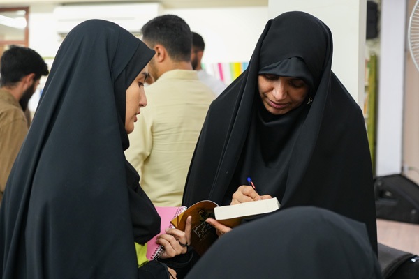 کتاب «من همین رضا سنجرانی را دوست دارم» در مشهد رونمایی شد کتاب «من همین رضا سنجرانی را دوست دارم» در مشهد رونمایی شد