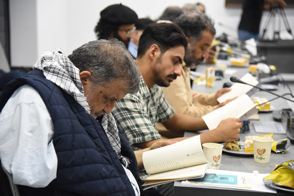 برگزاری جلسه نقد و بررسی کتاب «تفنگ نگفت» در حوزه هنری خراسان رضوی