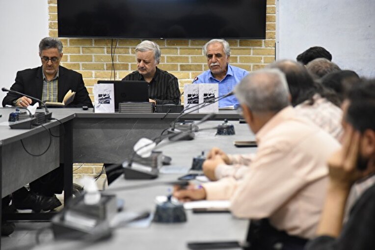 برگزاری جلسه نقد و بررسی کتاب «تفنگ نگفت» در حوزه هنری خراسان رضوی