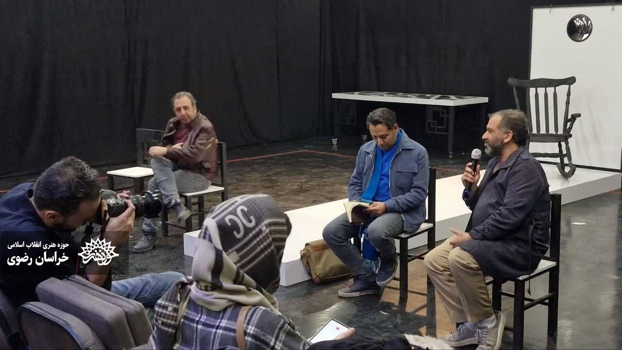 تصویری از رنج درونی انسان امروز/ نشست نقد و بررسی نمایش «مردی مقابل فرزندانش» در دومین پاتوق تئاتر حوزه هنری برگزار شد