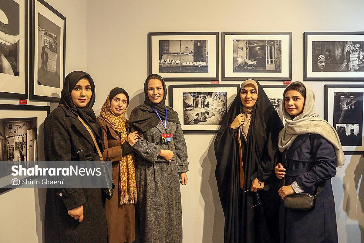 گزارش تصویری | نمایشگاه گروهی عکاسی خیابانی در نگارخانه اشراق مشهد