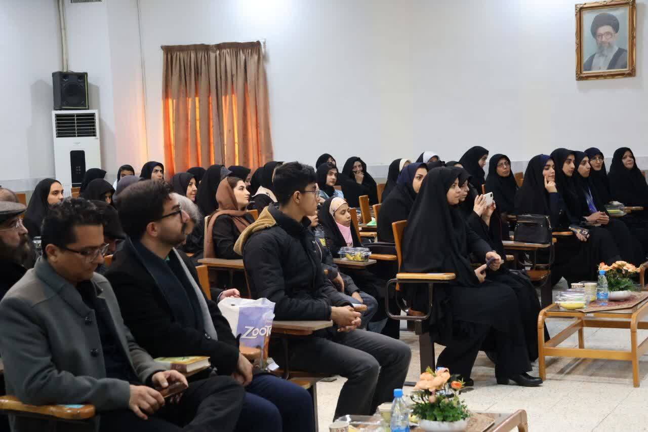 عصر شعر دانش‌آموزی در مشهد برگزار شد