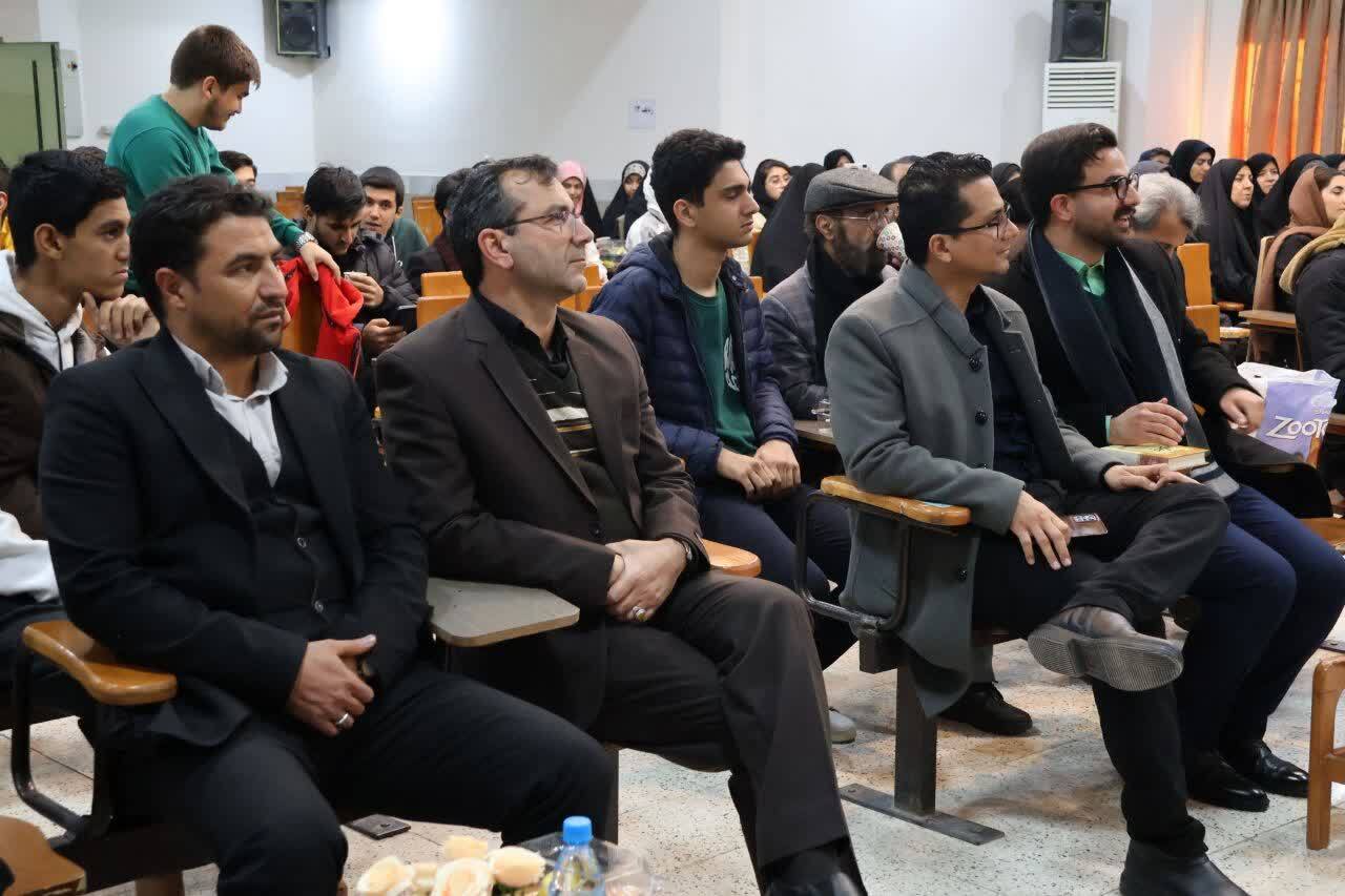 عصر شعر دانش‌آموزی در مشهد برگزار شد