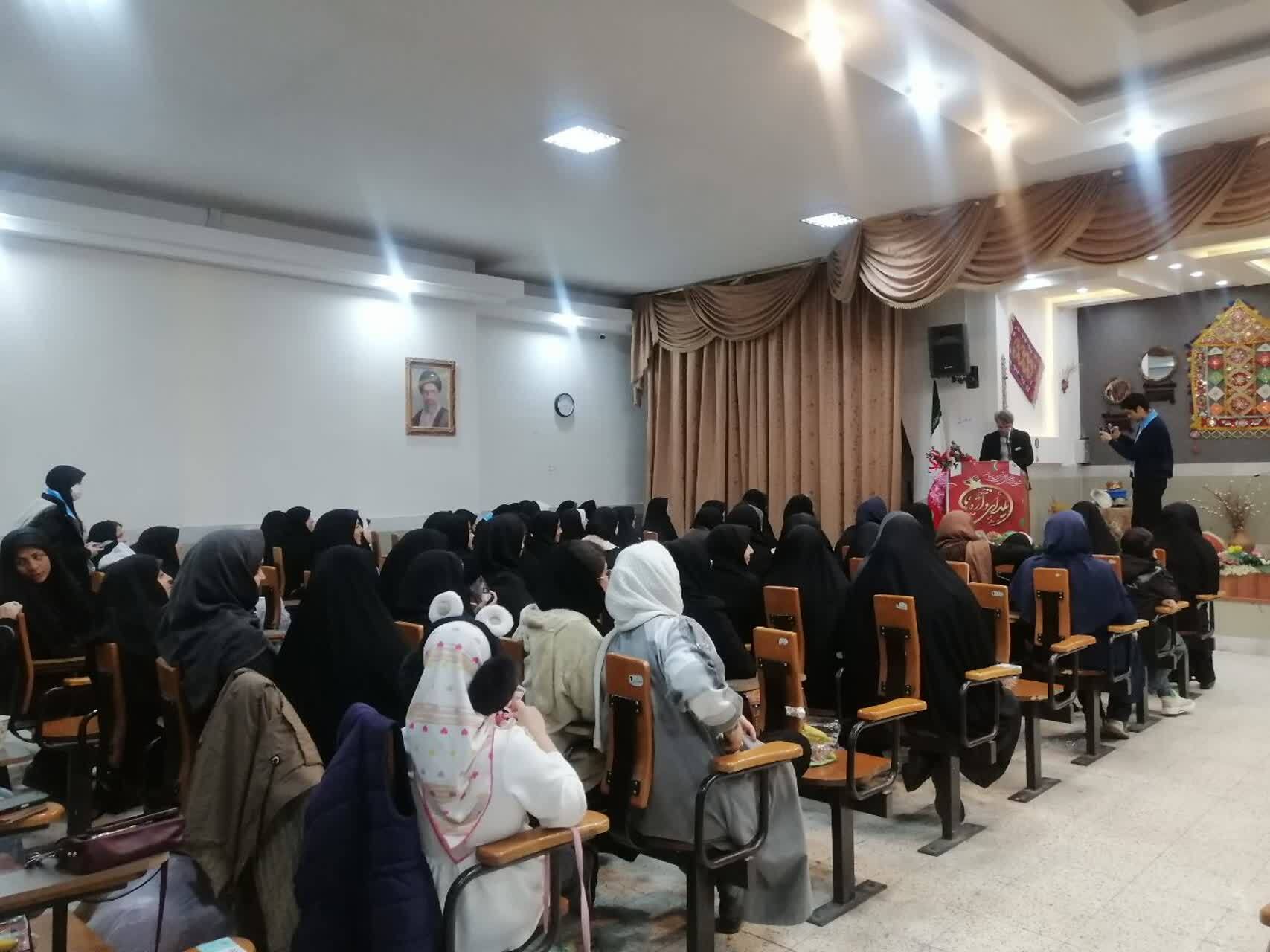 عصر شعر دانش‌آموزی در مشهد برگزار شد