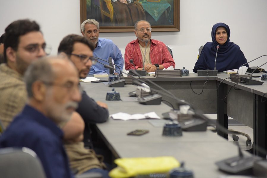 جلسه نقد و بررسی کتاب «اینجا جای کسی خالی است...» در مشهد برگزار شد